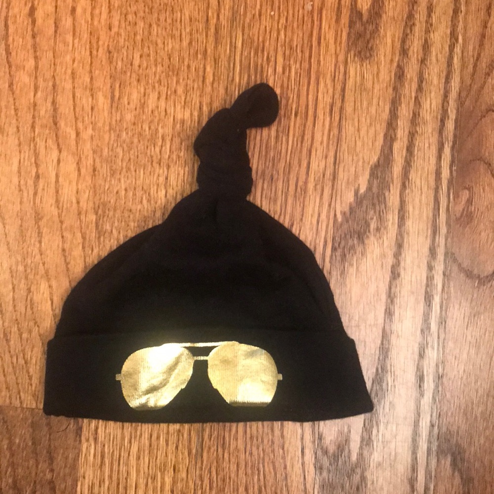 Baby hat with sunglasses graphic